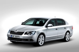 Nuevo Skoda Superb lateral 