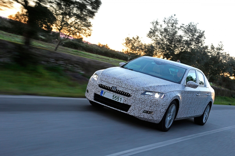 Descubre los bocetos del nuevo Skoda Superb