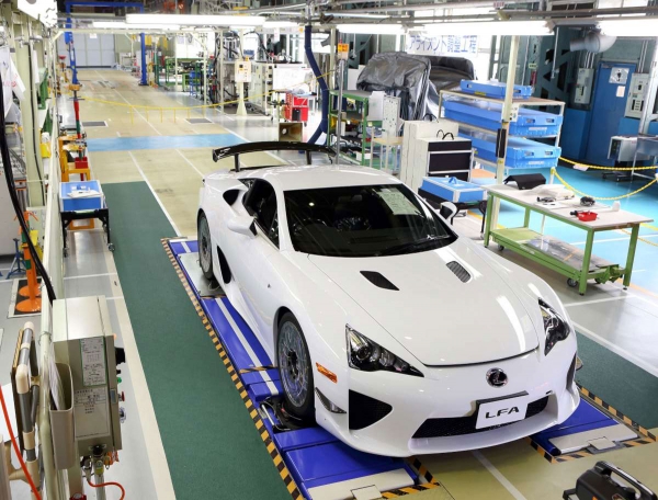 Lexus despide al LFA