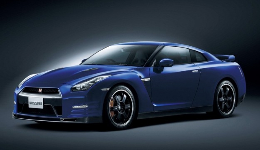 Lanzamiento del Nissan GT-R 2013